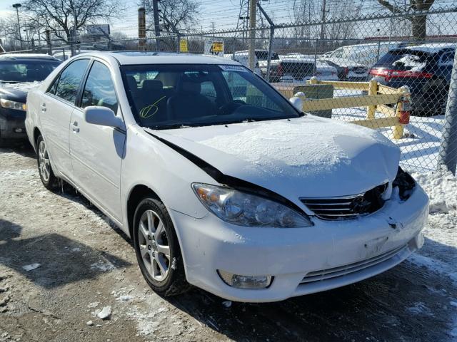 4T1BF30K45U082353 - 2005 TOYOTA CAMRY LE WHITE photo 1