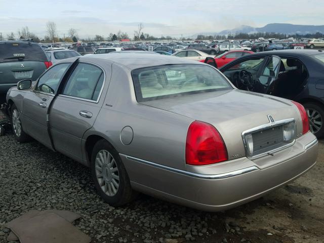 1LNHM81W33Y689655 - 2003 LINCOLN TOWN CAR E GOLD photo 3