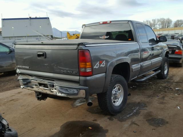 1GCHK29U62E235135 - 2002 CHEVROLET SILVERADO GRAY photo 4