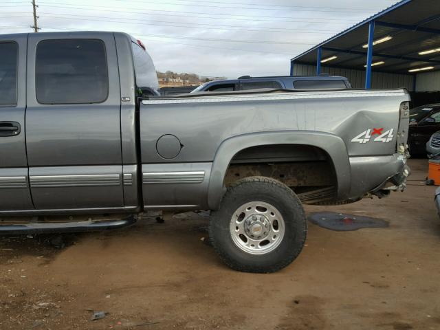 1GCHK29U62E235135 - 2002 CHEVROLET SILVERADO GRAY photo 9