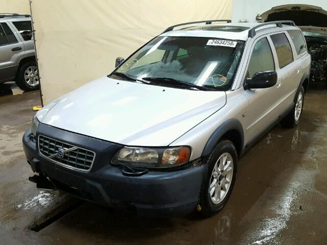 YV1SZ59H841148010 - 2004 VOLVO XC70 SILVER photo 2