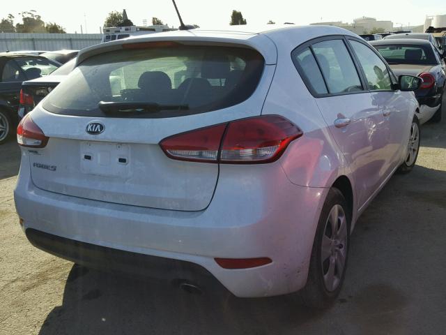 KNAFK5A80G5604731 - 2016 KIA FORTE LX WHITE photo 4