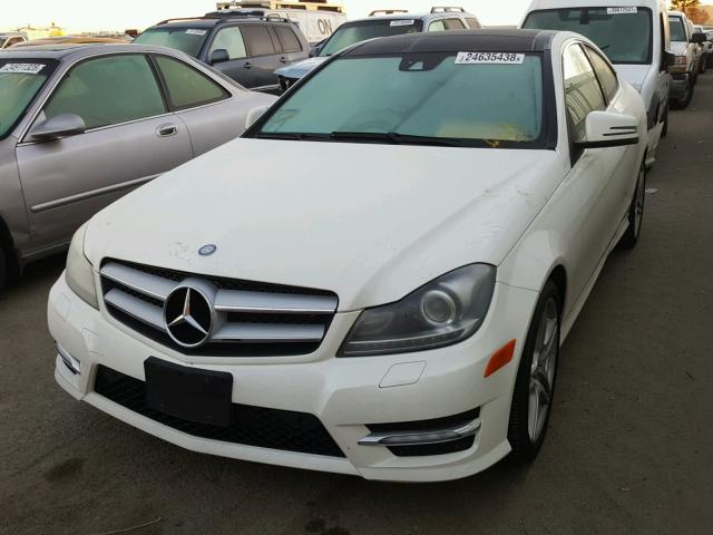 WDDGJ4HB1CF851787 - 2012 MERCEDES-BENZ C 250 WHITE photo 2