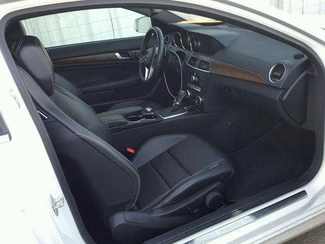 WDDGJ4HB1CF851787 - 2012 MERCEDES-BENZ C 250 WHITE photo 5