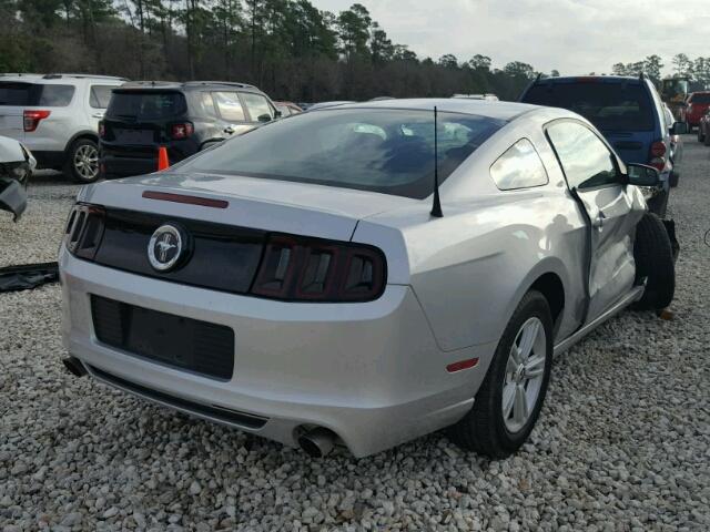 1ZVBP8AMXD5266782 - 2013 FORD MUSTANG SILVER photo 4