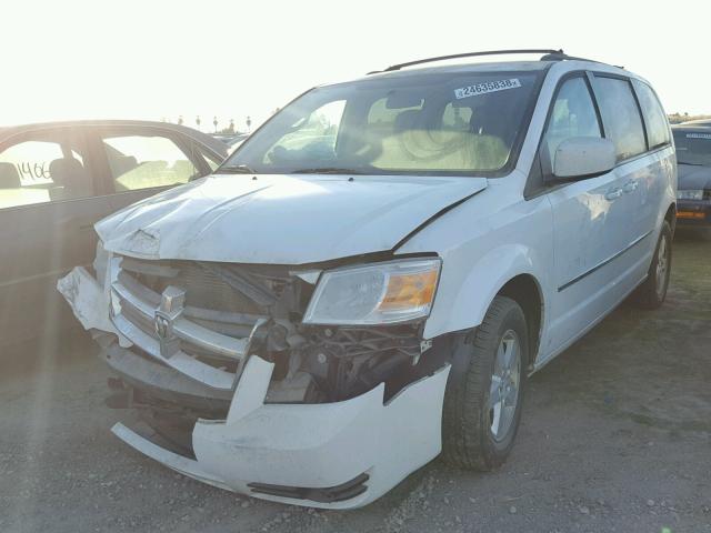 2D4RN5D12AR434245 - 2010 DODGE GRAND CARA WHITE photo 2