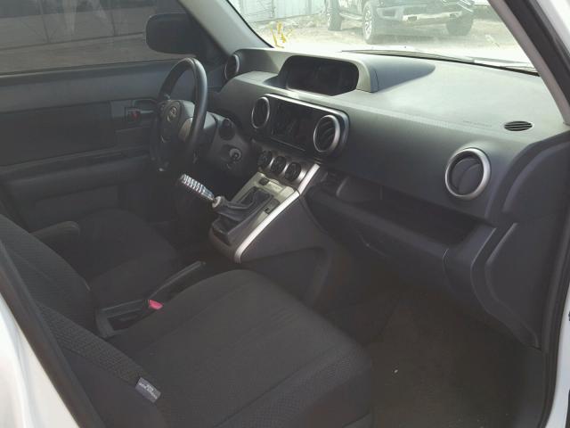 JTLZE4FE0A1097994 - 2010 TOYOTA SCION XB WHITE photo 5