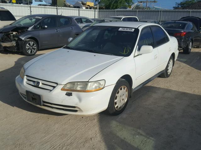 1HGCG66501A092108 - 2001 HONDA ACCORD LX WHITE photo 2