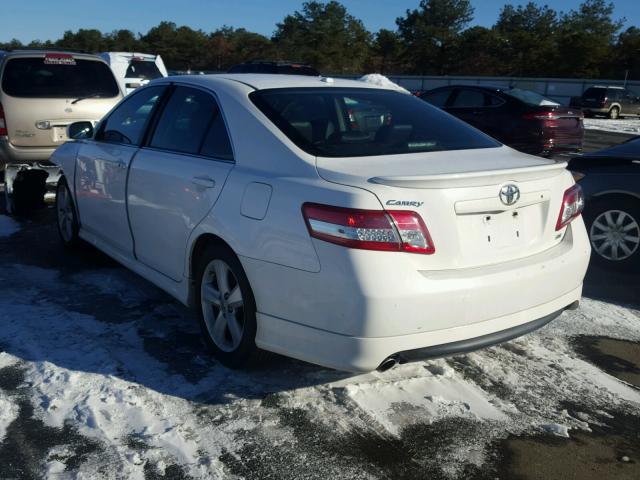 4T1BF3EK3BU719320 - 2011 TOYOTA CAMRY BASE WHITE photo 3