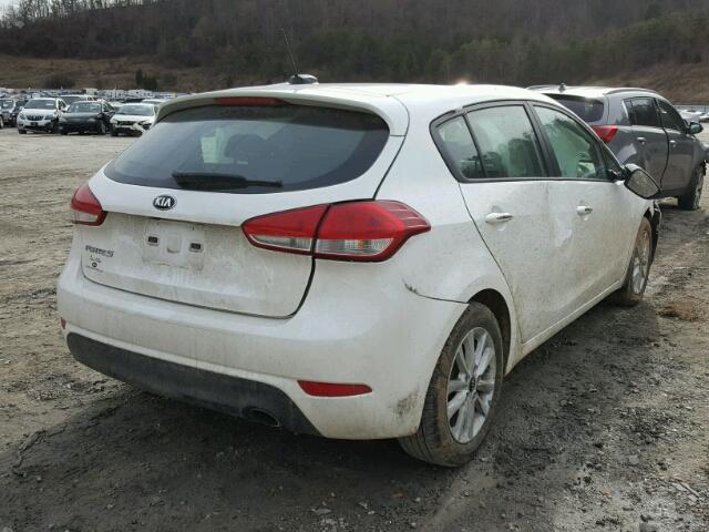 KNAFK5A85H5714966 - 2017 KIA FORTE LX WHITE photo 4