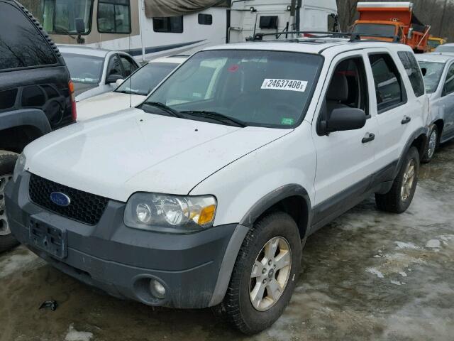 1FMCU93175KD89012 - 2005 FORD ESCAPE XLT WHITE photo 2