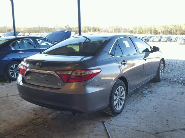 4T1BF1FK7HU385370 - 2017 TOYOTA CAMRY LE SILVER photo 4