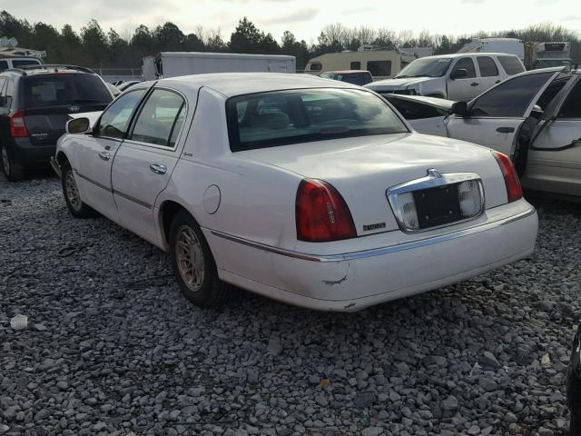 1LNHM82W9XY665347 - 1999 LINCOLN TOWN CAR S WHITE photo 3