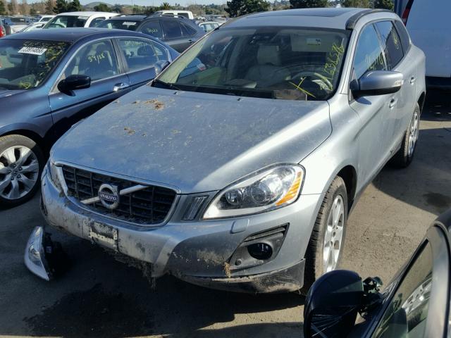 YV4960DL1A2107085 - 2010 VOLVO XC60 3.2 SILVER photo 2