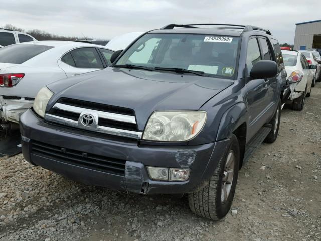 JTEZU14R950043779 - 2005 TOYOTA 4RUNNER SR GRAY photo 2