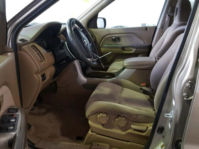 2HKYF18115H544408 - 2005 HONDA PILOT LX GOLD photo 5