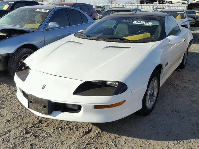 2G1FP22P6S2168005 - 1995 CHEVROLET CAMARO Z28 WHITE photo 2