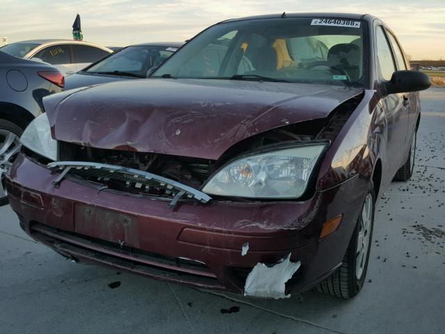 1FAHP34N77W246904 - 2007 FORD FOCUS ZX4 MAROON photo 2