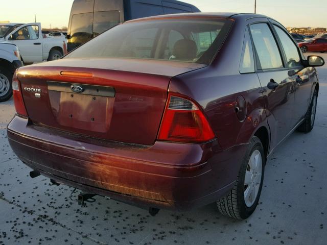 1FAHP34N77W246904 - 2007 FORD FOCUS ZX4 MAROON photo 4