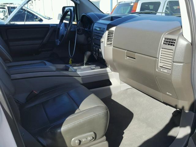 1N6AA07A17N227269 - 2007 NISSAN TITAN XE WHITE photo 5