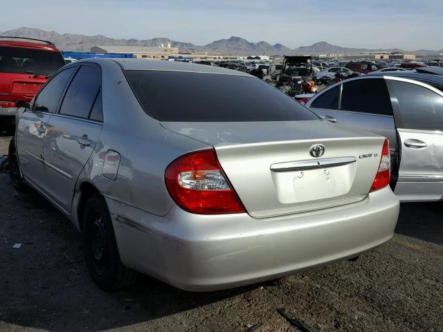 4T1BE32K42U068870 - 2002 TOYOTA CAMRY LE SILVER photo 3