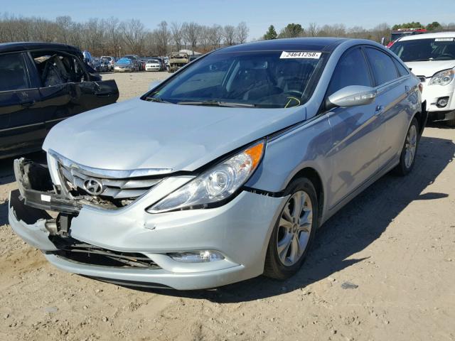 5NPEC4AC8DH654783 - 2013 HYUNDAI SONATA SE SILVER photo 2