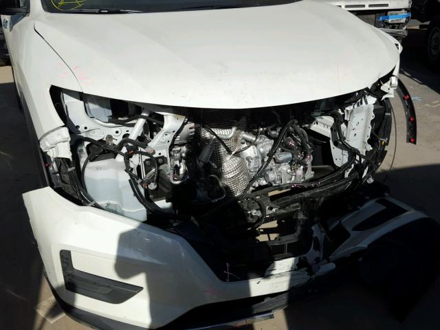 5N1AT2MT6HC864102 - 2017 NISSAN ROGUE S WHITE photo 9