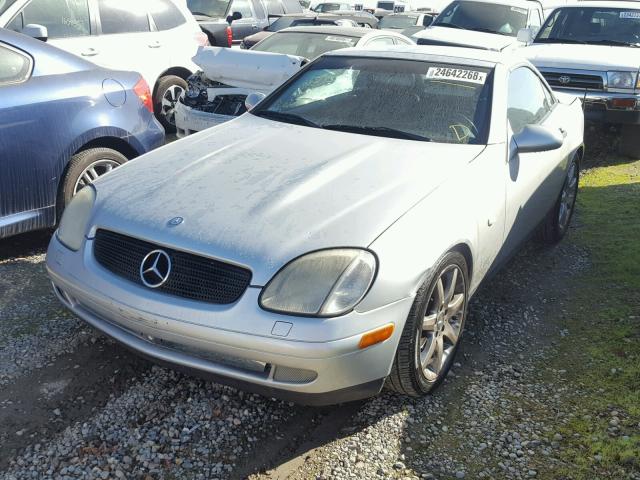 WDBKK47F0XF123128 - 1999 MERCEDES-BENZ SLK 230 KO SILVER photo 2