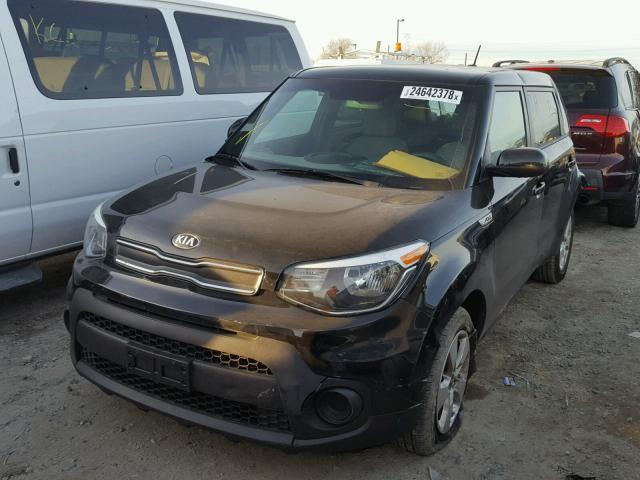 KNDJN2A28H7458955 - 2017 KIA SOUL BLACK photo 2