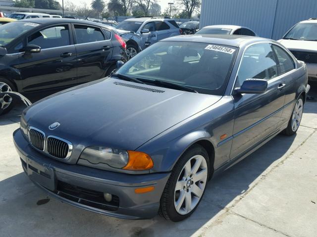 WBABN33481JW58006 - 2001 BMW 325 CI GRAY photo 2