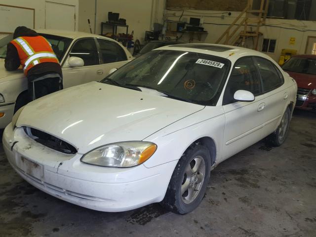 1FAFP55U62A230255 - 2002 FORD TAURUS SES WHITE photo 2