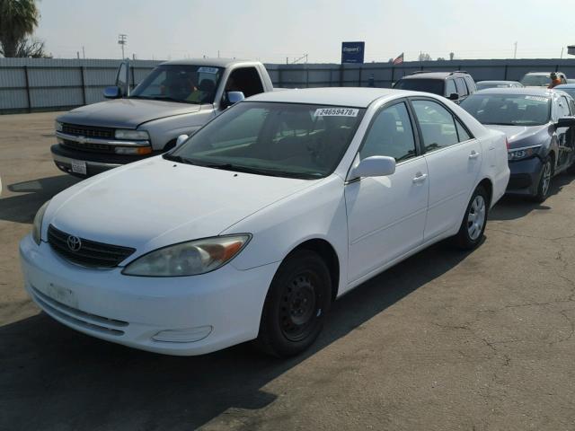 JTDBE32K030154285 - 2003 TOYOTA CAMRY LE WHITE photo 2