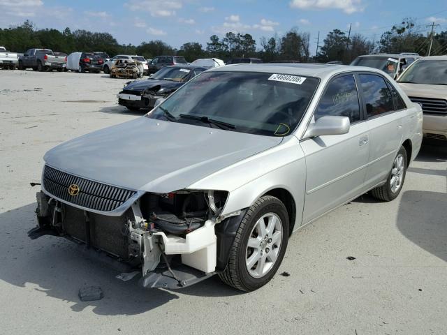 4T1BF28BXYU090010 - 2000 TOYOTA AVALON XL SILVER photo 2