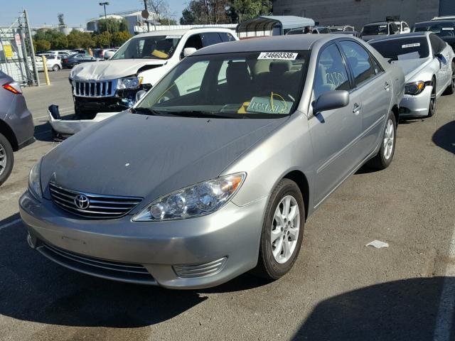 4T1BE32K25U954383 - 2005 TOYOTA CAMRY LE SILVER photo 2