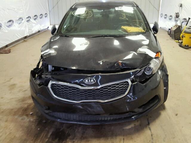 KNAFK4A60F5412930 - 2015 KIA FORTE LX BLACK photo 9