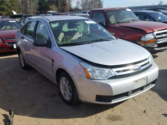 1FAHP35N28W135192 - 2008 FORD FOCUS SE SILVER photo 1