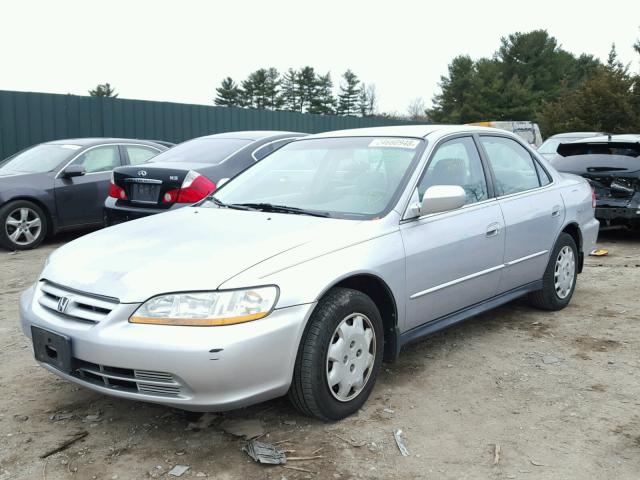 1HGCG564X2A023154 - 2002 HONDA ACCORD LX SILVER photo 2