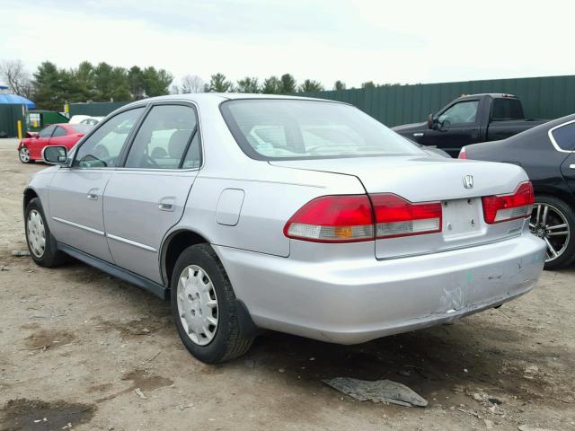 1HGCG564X2A023154 - 2002 HONDA ACCORD LX SILVER photo 3