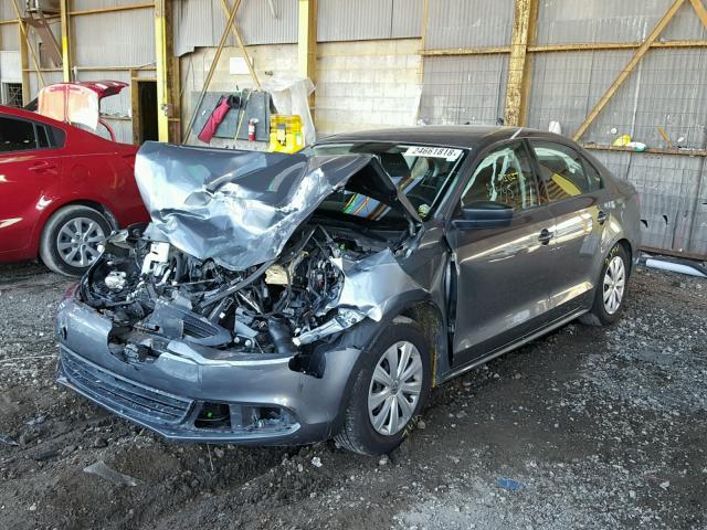 3VW2K7AJ2EM253339 - 2014 VOLKSWAGEN JETTA BASE GRAY photo 2