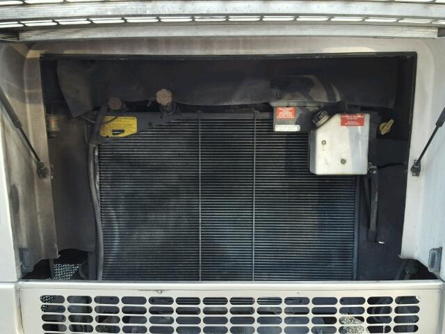 4UZ6XFBA5YCG13075 - 2000 FREIGHTLINER CHASSIS X TAN photo 7