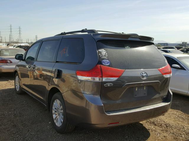 5TDYK3DC4CS250751 - 2012 TOYOTA SIENNA XLE CHARCOAL photo 3