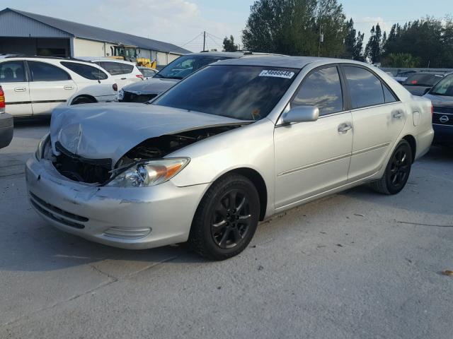 4T1BE32K32U094036 - 2002 TOYOTA CAMRY LE SILVER photo 2