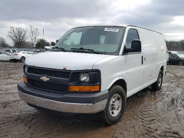 1GCGG25C081147451 - 2008 CHEVROLET EXPRESS G2 WHITE photo 2