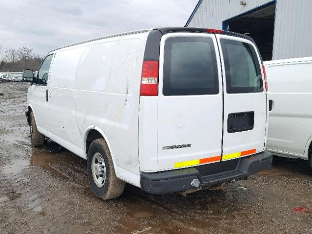 1GCGG25C081147451 - 2008 CHEVROLET EXPRESS G2 WHITE photo 3