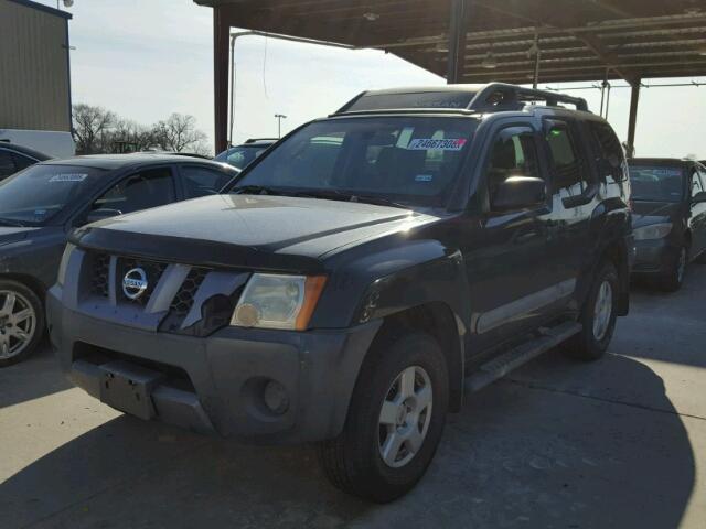 5N1AN08W85C648752 - 2005 NISSAN XTERRA OFF BLACK photo 2