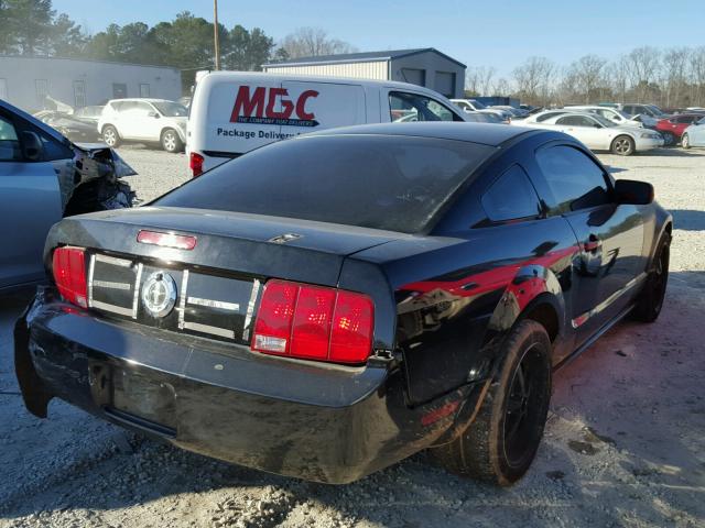 1ZVFT80N265158263 - 2006 FORD MUSTANG BLACK photo 4