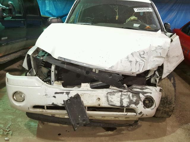 1GKDT13S222128067 - 2002 GMC ENVOY WHITE photo 9