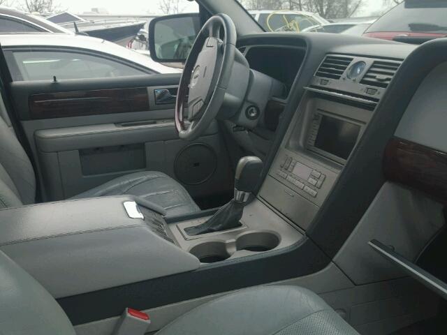 5LMFU28R34LJ26508 - 2004 LINCOLN NAVIGATOR 黑色 照片 5