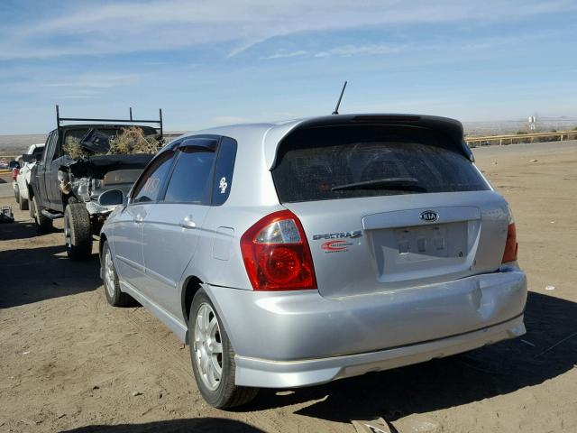 KNAFE161965273495 - 2006 KIA SPECTRA5 SILVER photo 3