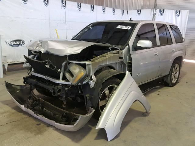 1GNES53H692126211 - 2009 CHEVROLET TRAILBLAZE SILVER photo 2